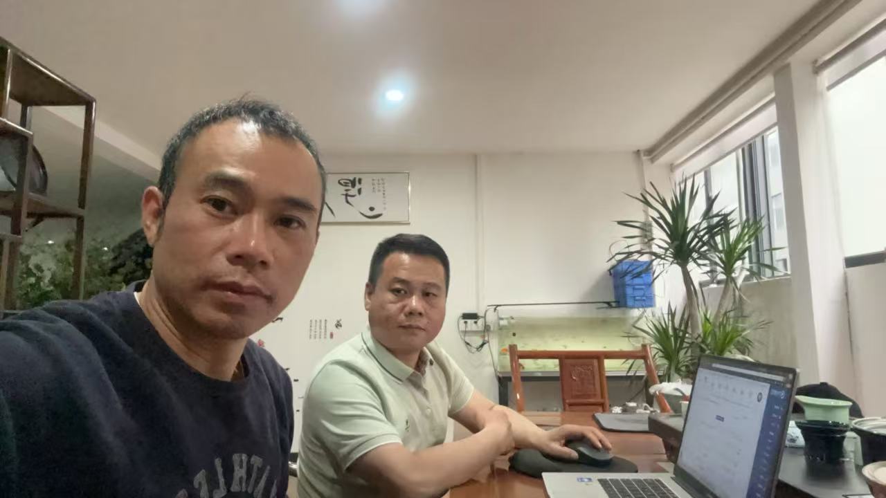 ลูกค้าที่มีชื่อเสียงต้อนรับเพื่อสำรวจความเป็นเลิศที่โรงงานผลิตยาง Zhengguan