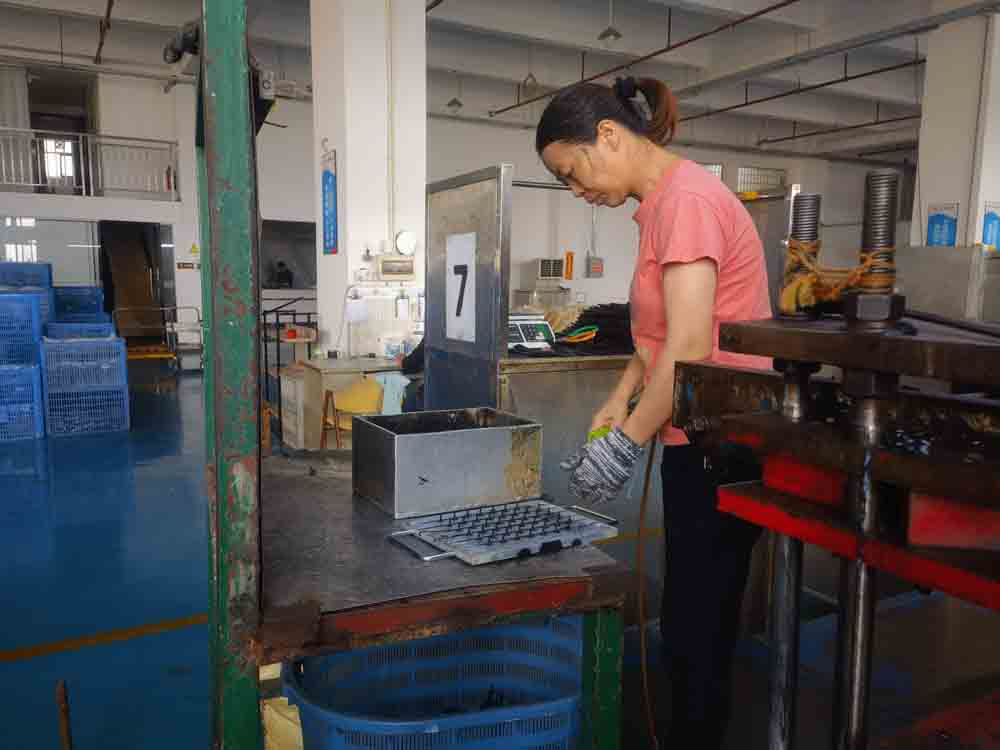 ชิ้นส่วนยางและซิลิโคนสั่งทำพิเศษ / ซีล / ปะเก็น / ส่วนประกอบยาง